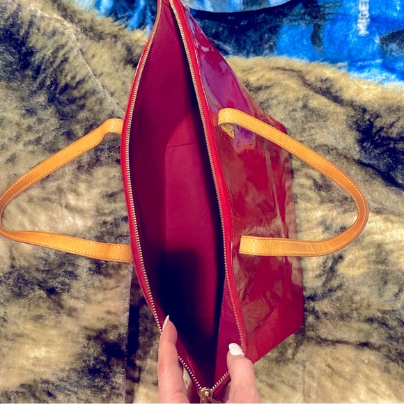 Louis Vuitton Monogram Vernis Brentwood Cherry Red Tote Great Preloved ✨ - Picture 8 of 8
